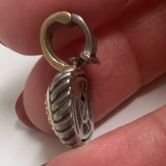 - David Yurman 18k and Silver Diamond Pendant. Excellent Condition. - Picture 6 of 8